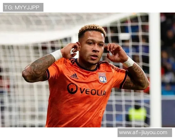 德佩替补席开怀大笑心态超好即便科林蒂安0-1落后依然乐观面对比赛