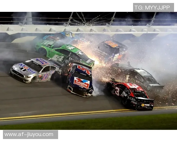 猛龙主场灯光闪烁引发混乱开赛仅40秒便暂停比赛 猛龙主场灯光闪烁引发混乱开赛仅40秒便暂停比赛