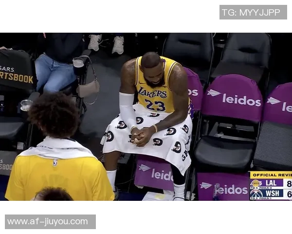 詹姆斯怒斥裁判判罚不公直言这犯规实在太离谱了