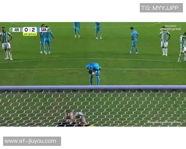 内马尔拼尽全力带伤出战90分钟赛后紧急冰敷膝盖伤处